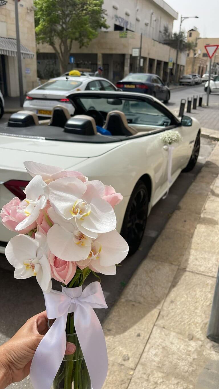 פרחים לקישוט הרכב